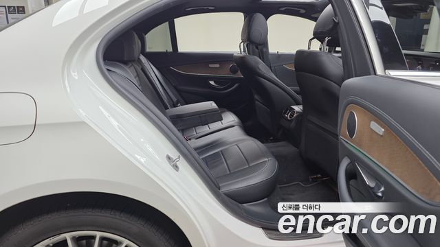 Mercedes-Benz E-Class (W213) E220d 4MATIC Exclusive 2021 — фото 12