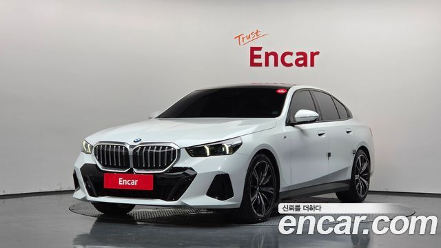 BMW 5 Series (G60) 530i xDrive M Sport 2025 — фото 1