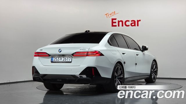 BMW 5 Series (G60) 530i xDrive M Sport 2025 — фото 2