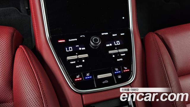 Porsche Panamera (971) 4.0 GTS 2019 — фото 19