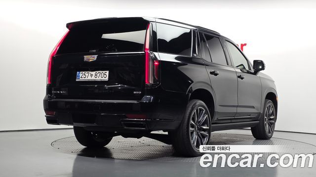Cadillac Escalade (V) 6.2 Sports Platinum 2022 — фото 2