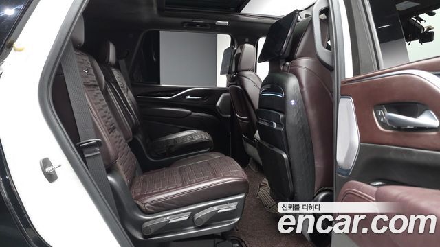 Cadillac Escalade (V) 6.2 Sports Platinum 2022 — фото 12