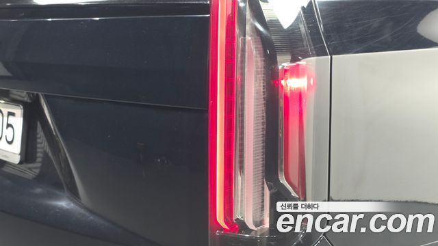 Cadillac Escalade (V) 6.2 Sports Platinum 2022 — фото 23