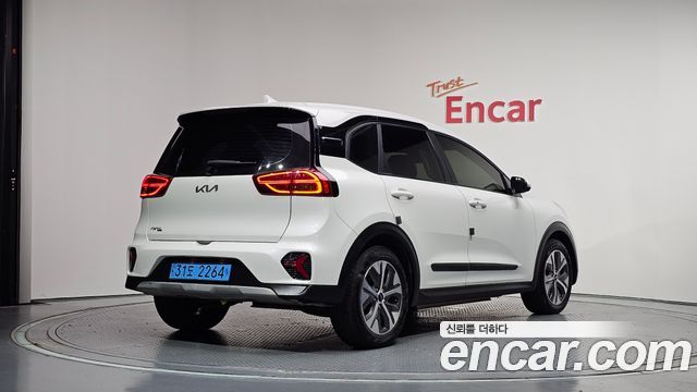 Kia Niro Plus Air 2023 — фото 2