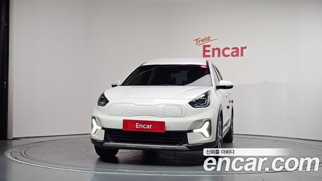 Kia Niro Plus Air 2023 — фото 3