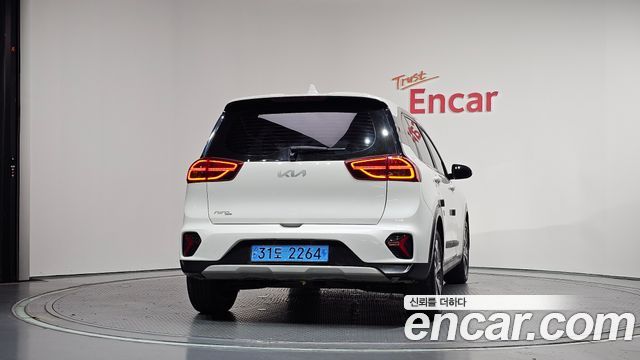 Kia Niro Plus Air 2023 — фото 4