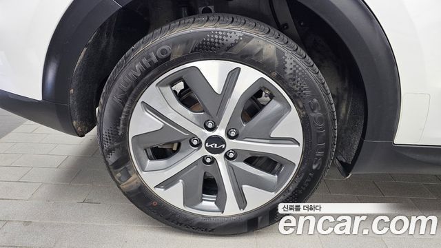Kia Niro Plus Air 2023 — фото 5