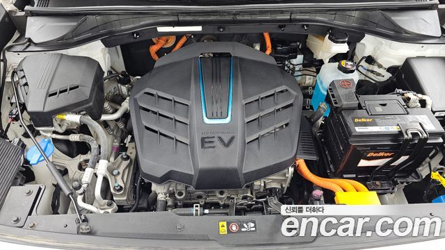 Kia Niro Plus Air 2023 — фото 6
