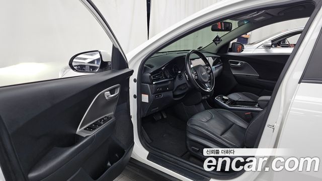 Kia Niro Plus Air 2023 — фото 10