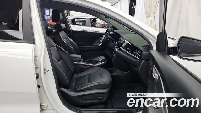 Kia Niro Plus Air 2023 — фото 11
