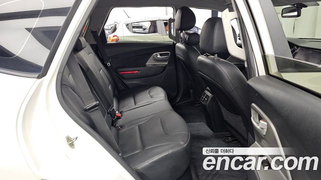 Kia Niro Plus Air 2023 — фото 12