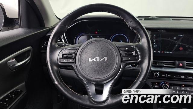 Kia Niro Plus Air 2023 — фото 13