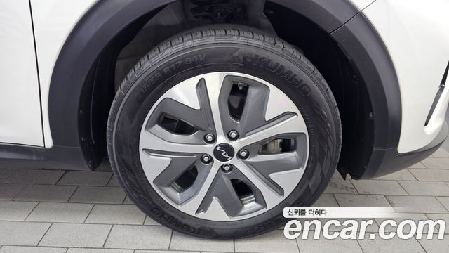Kia Niro Plus Air 2023 — фото 21