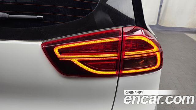Kia Niro Plus Air 2023 — фото 23