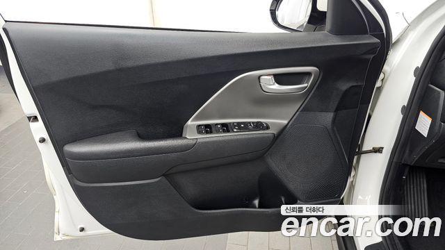 Kia Niro Plus Air 2023 — фото 24
