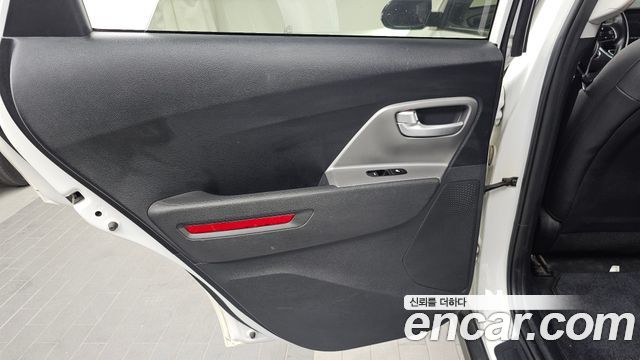 Kia Niro Plus Air 2023 — фото 25