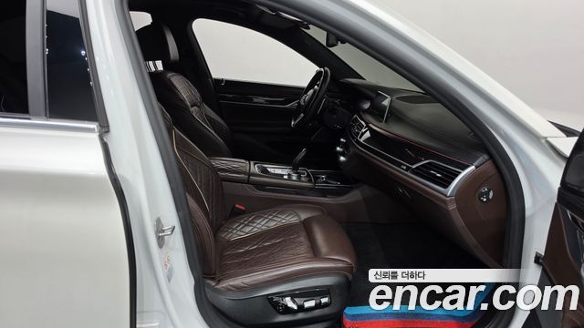 BMW 7 Series (G11) 730d xDrive M Sport 2021 — фото 11