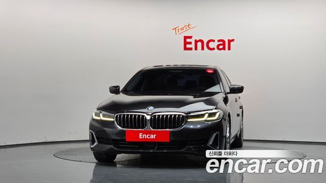 BMW 5 Series (G30) 520i Luxury 2023 — фото 3