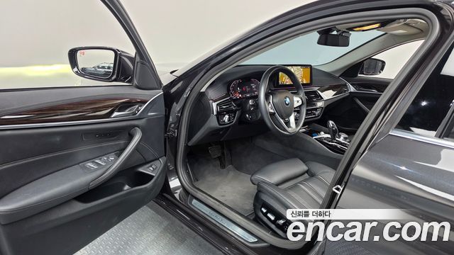 BMW 5 Series (G30) 520i Luxury 2023 — фото 10