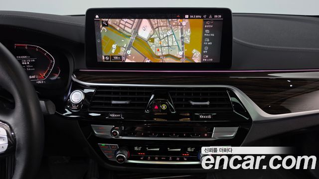 BMW 5 Series (G30) 520i Luxury 2023 — фото 14