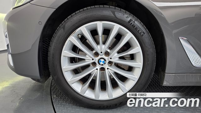 BMW 5 Series (G30) 523d Luxury 2022 — фото 5