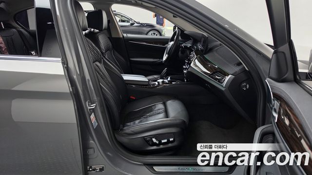 BMW 5 Series (G30) 523d Luxury 2022 — фото 11