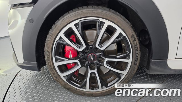 MINI Cooper S JCW Launch Pack Third Generation 2023 — фото 5