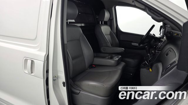 Hyundai Grand Starex Van 3-Seater Smart 2021 — фото 12