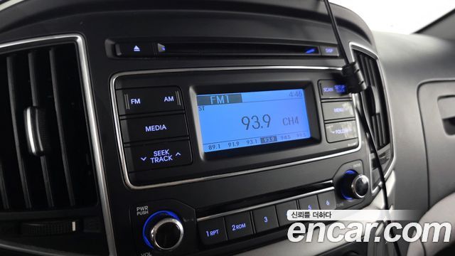 Hyundai Grand Starex Van 3-Seater Smart 2021 — фото 18