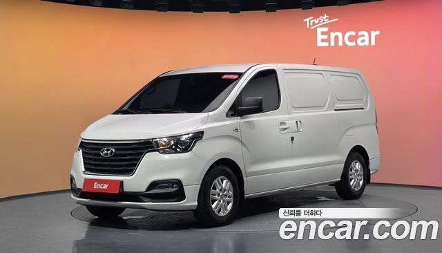 Hyundai Grand Starex Van 3-Seater Smart