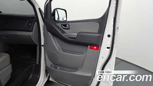 Hyundai Grand Starex Van 3-Seater Smart 2021 — фото 24