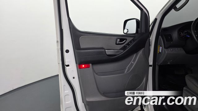 Hyundai Grand Starex Van 3-Seater Smart 2021 — фото 25