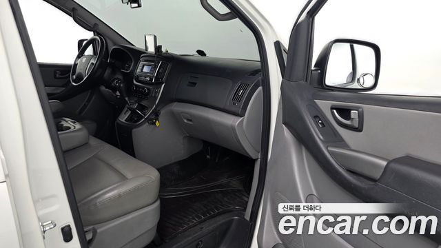 Hyundai Grand Starex Van 3-Seater Smart 2021 — фото 26
