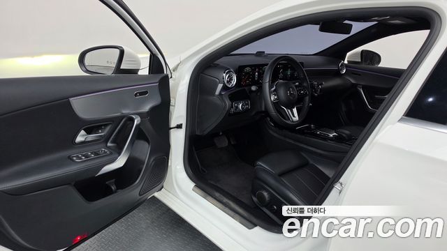 Mercedes-Benz A-Class (W177) A220 Hatchback 2022 — фото 10