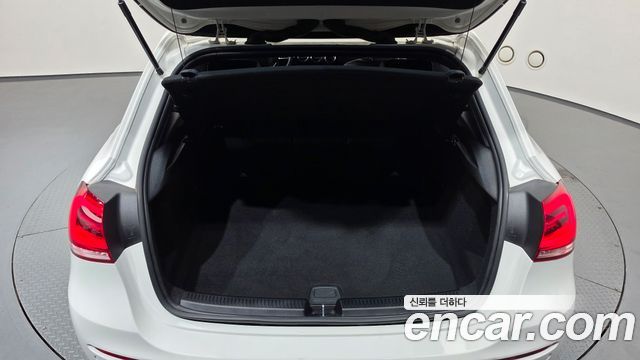 Mercedes-Benz A-Class (W177) A220 Hatchback 2022 — фото 15