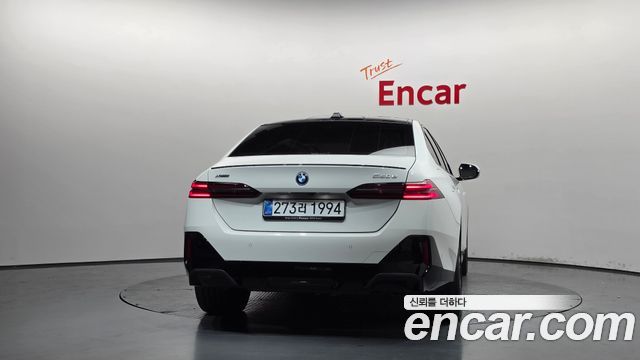 BMW 5 Series (G60) 550e xDrive M Sport Pro 2025 — фото 4