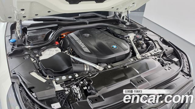 BMW 5 Series (G60) 550e xDrive M Sport Pro 2025 — фото 6