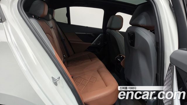 BMW 5 Series (G60) 550e xDrive M Sport Pro 2025 — фото 15