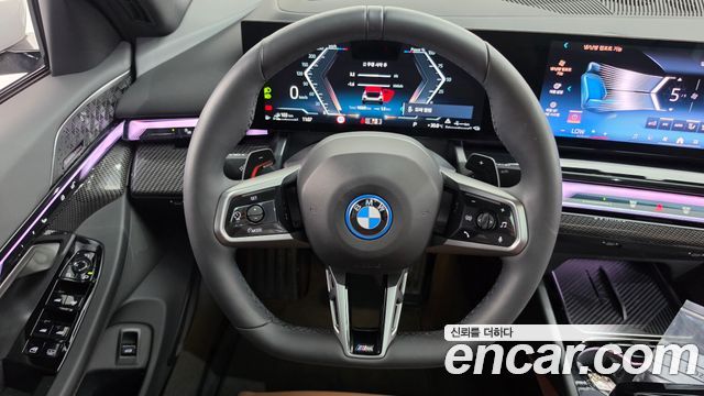 BMW 5 Series (G60) 550e xDrive M Sport Pro 2025 — фото 17