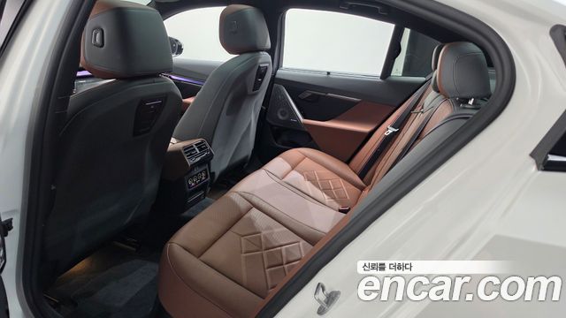 BMW 5 Series (G60) 550e xDrive M Sport Pro 2025 — фото 24