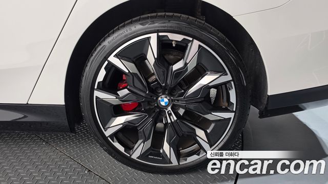 BMW 5 Series (G60) 550e xDrive M Sport Pro 2025 — фото 27