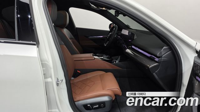 BMW 5 Series (G60) 550e xDrive M Sport Pro 2025 — фото 32