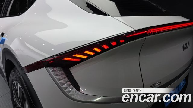 Kia EV6 Long Range Light 2024 — фото 23