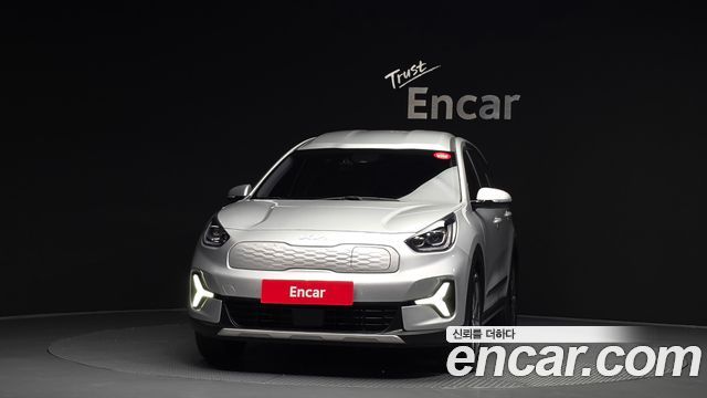 Kia Niro Plus Air 2023 — фото 3