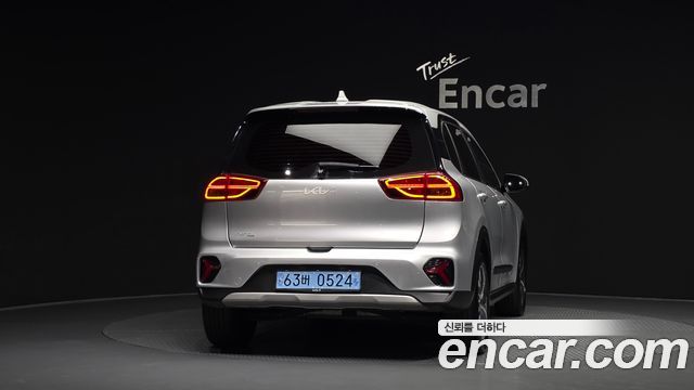 Kia Niro Plus Air 2023 — фото 4