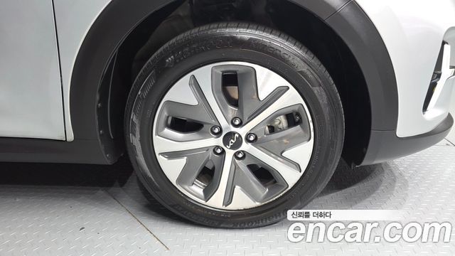 Kia Niro Plus Air 2023 — фото 5