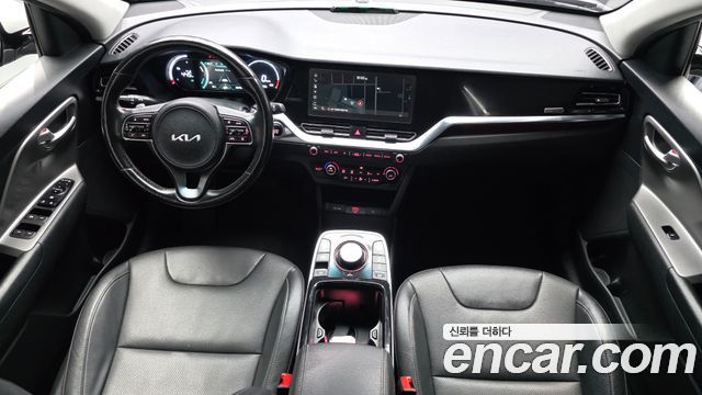 Kia Niro Plus Air 2023 — фото 7