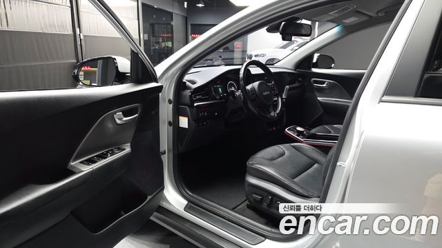 Kia Niro Plus Air 2023 — фото 10