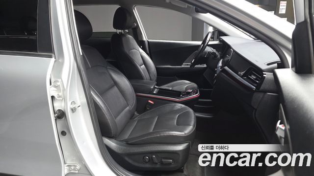 Kia Niro Plus Air 2023 — фото 11