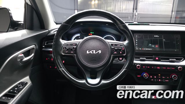 Kia Niro Plus Air 2023 — фото 14